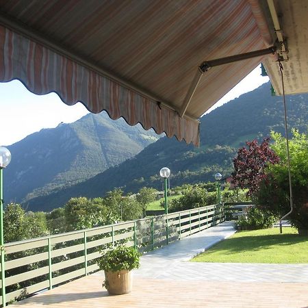 B&B Garden Solto Collina Buitenkant foto