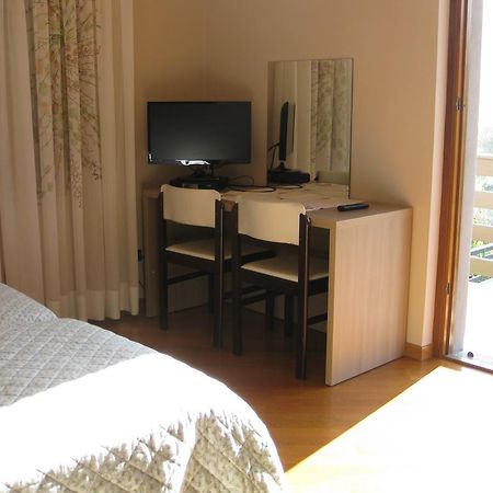 B&B Garden Solto Collina Buitenkant foto